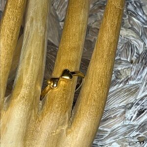 Nevada Jewelry Company Gold Tone Interlocking Heart Ring